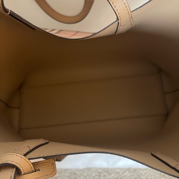 Burberry Lavenby Reversible Haymarket Tote - Picture 7 of 9